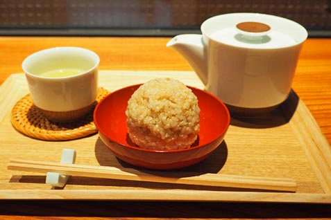 『甘味 おかめ』の「玄米おはぎ」