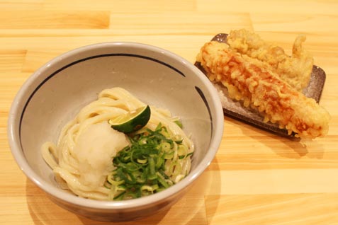 『うどん おにやんま』の「とり天ちくわ天おろししょうゆ」