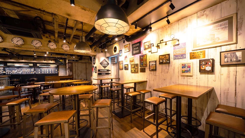 クラフトビールをぐっと身近にするヒーローが登場！ 新店『トリクラヒーロー』が目黒にオープン／1/10（金）・11（土）はクラフトビールが＜半額＞！