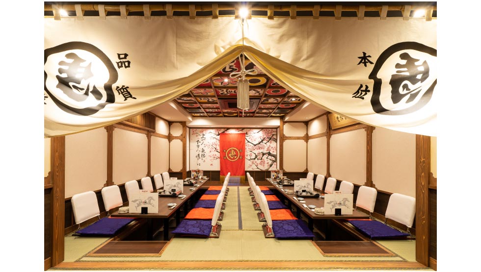 大衆馬肉酒場『三村』が上野駅前にオープン！ 馬刺も肉桜鍋も馬焼きも… 1/15・16は料理が全品半額！