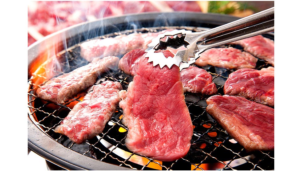 大衆馬肉酒場『三村』が上野駅前にオープン！ 馬刺も肉桜鍋も馬焼きも… 1/15・16は料理が全品半額！