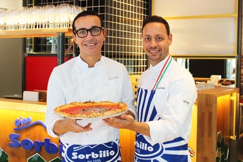 『Gino Sorbillo Artista Pizza Napoletana』のピッツァィオーロ