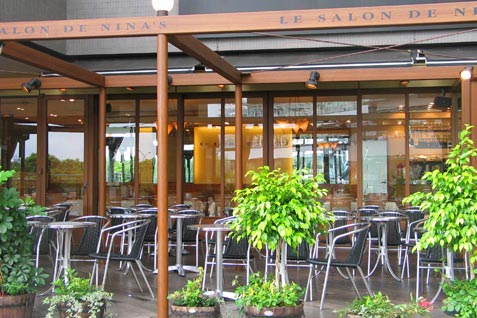 『LE SALON DE NINA’S（ル サロン ド ニナス）クィーンズスクエア横浜』のみなとみらいを一望できるテラス席