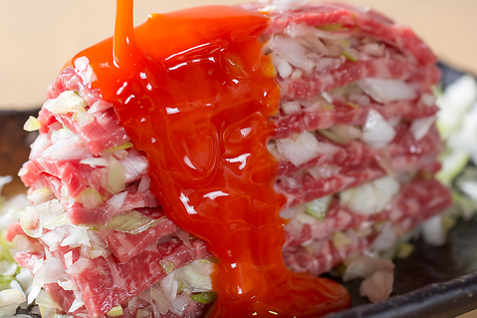 「大衆焼肉びりちゃん 梅田お初天神本店」の「ミルフィーユユッケ」