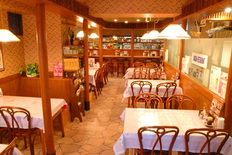 『サイゴンレストラン』の店内