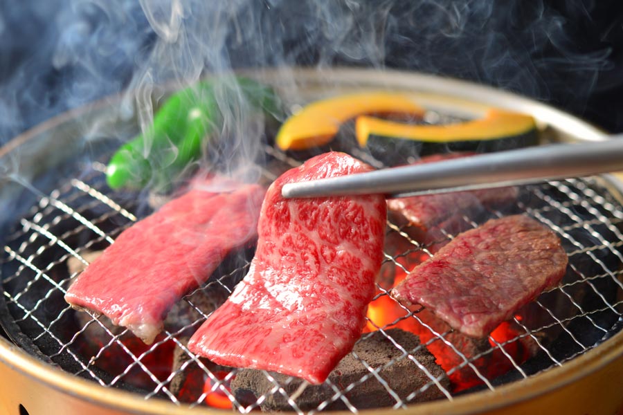 新宿の焼肉は食べ放題が最高！ 日本初から45分980円まで！新宿の食べ放題が面白い