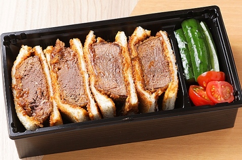『にくTATSU 銀座店』の「タンカツサンド」