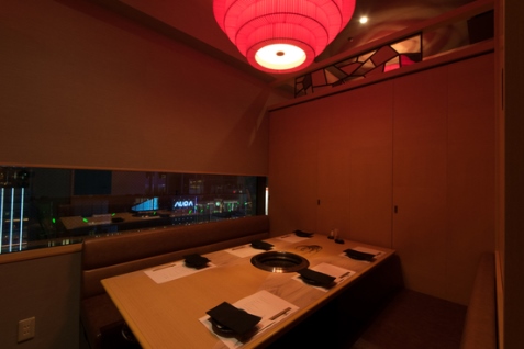 『にくTATSU 銀座店』の店内
