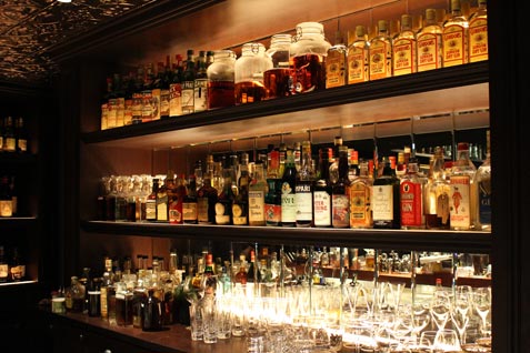 『MIXOLOGY HERITAGE』のバーカウンター