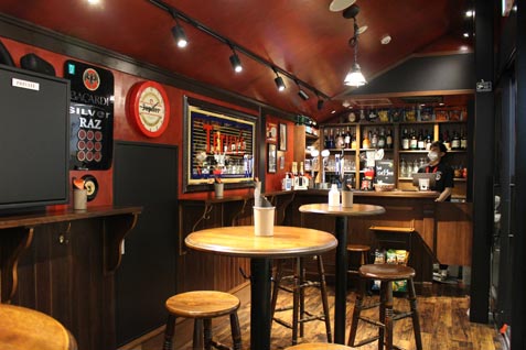 『PUBLIC HOUSE Little GANG』の店内