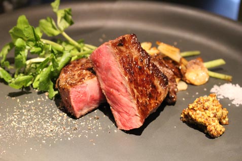 『teppanyaki 10 steak & lobster』のステーキ