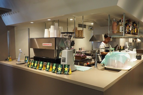 『lowline espresso & bar』のカウンター