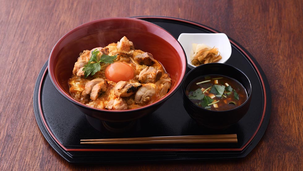 『親子丼 ごっつ食べなはれ』 中目黒のほぼ駅前に誕生！ふんわりとろり、至福の味わい！
