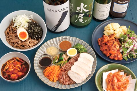 『酢重 Indigo』のヘルシー「十穀玄米のチキンライス」