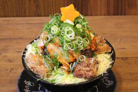クリぼっちに捧ぐ肉ツリー!? 「極楽 肉ニクにくツリーすた丼」 12/8～25限定で全国発売！
