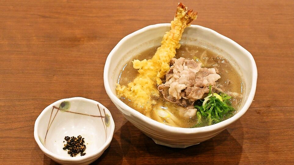 『丸亀製麺』の「神戸牛と特大海老天うどん」