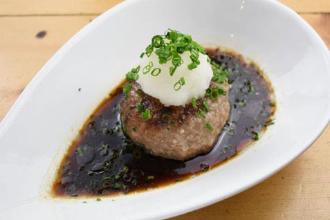 『肉バルSHOUTAIAN 渋谷店』の名物メニュー「飲めるハンバーグ」