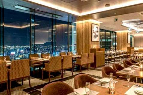 『The Living Room with SKY BAR』の店内