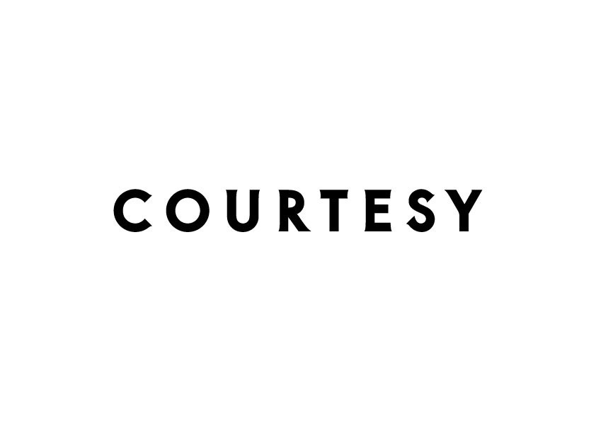 「COURTESY」のロゴ