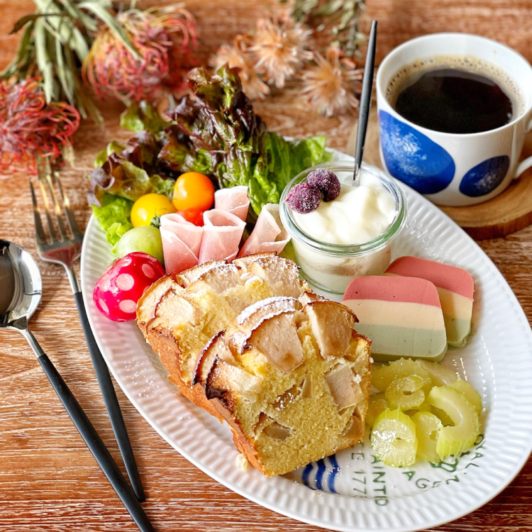 低糖質りんごケーキの朝ごは