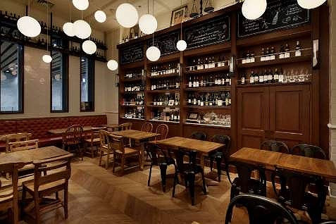 『Bistro Buzz 赤坂』の店内