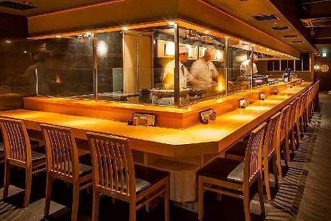 『赤坂 金舌』の店内