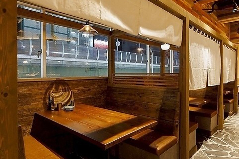 「炭と海鮮と串焼きと肴 とっとっと 難波千日前店」店内イメージ