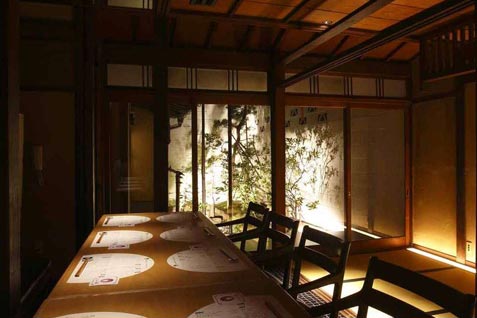 『Fuji屋 京色』の和モダンな個室
