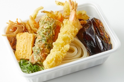 「3種の天ぷらと定番おかずのうどん弁当」