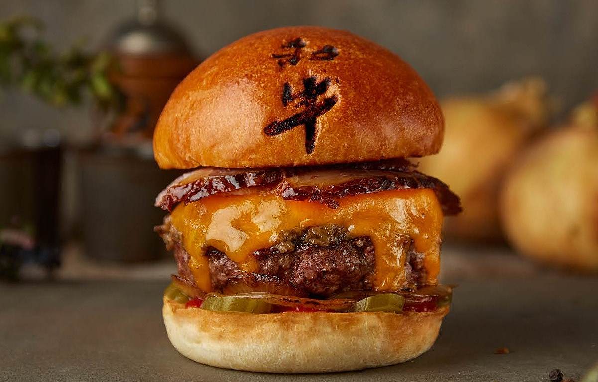 「和牛チーズバーガー」