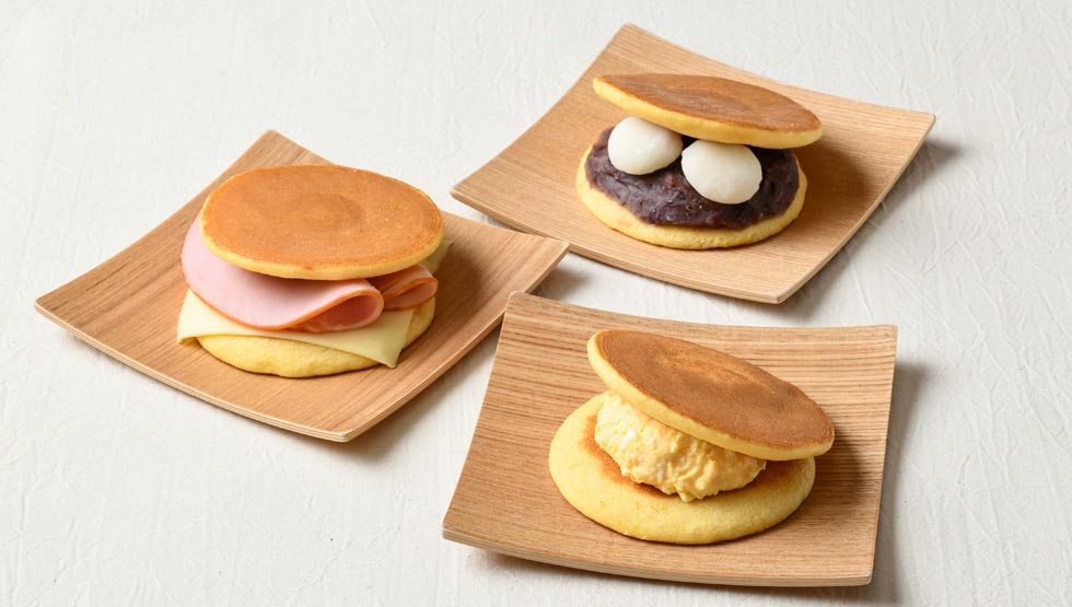 『Nihonbashi E-Chaya』の「日本橋どらやき＜ハムチーズ・たまごサラダ・あんこもち＞」