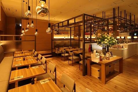 『サラベス 名古屋』の店内