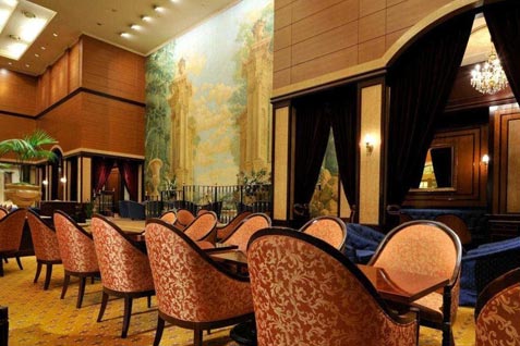 『LOBBY LOUNGE（ロビーラウンジ）』の吹き抜けの開放感ある空間