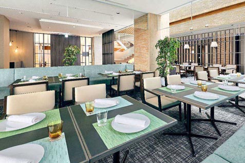 『THE DINING（ザ ダイニング）』のグリーンが彩る空間