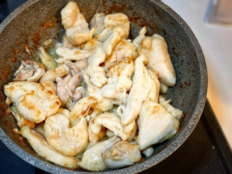 ルッコラと鶏肉の炒め物レシピ