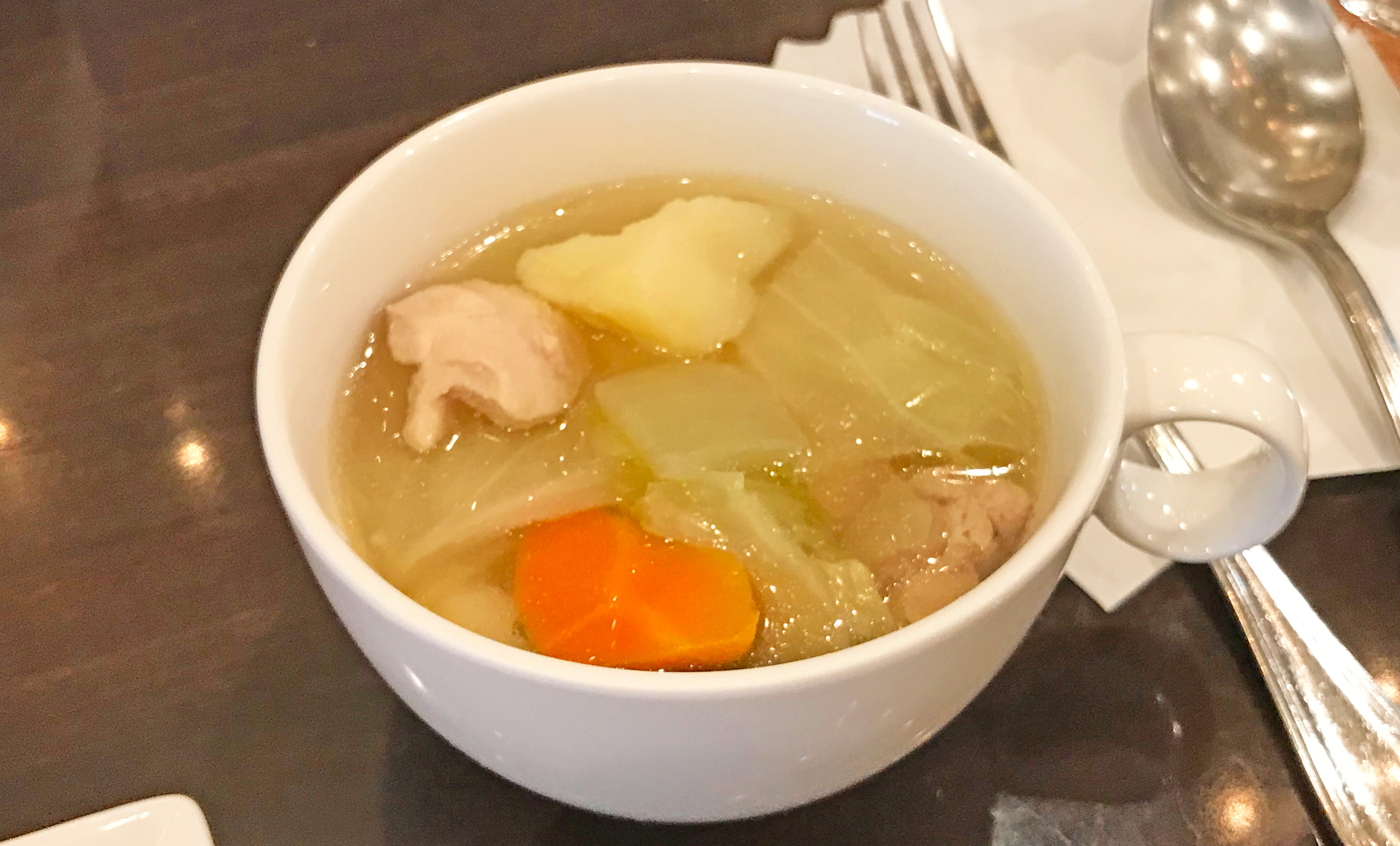 「ATSUMI食堂」の定食セットのスープ