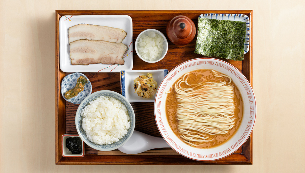 「炭火焼濃厚中華そば 海老（あまえび）」のイメージ