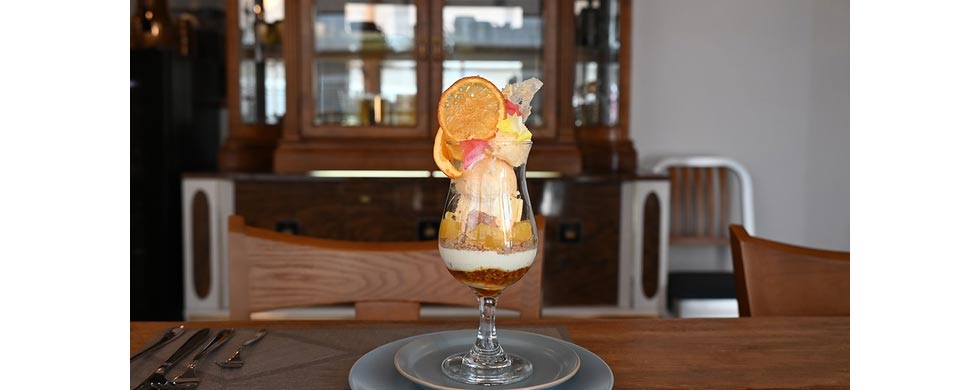 『MID cafe（ミッドカフェ）』の「バスクチーズケーキパフェ」