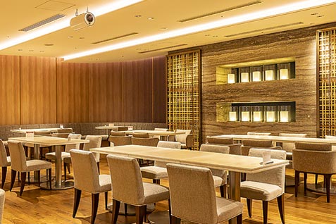 『All Day Dining 紗灯』のゆったりとくつろげるテーブル席