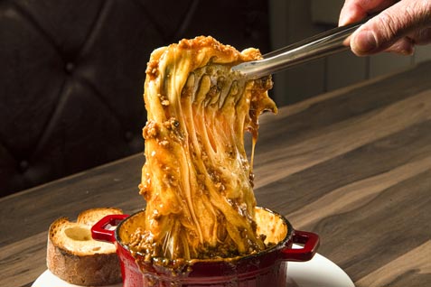 『Italianbar ATTACHMENT』の「溶岩ミートパスタ」