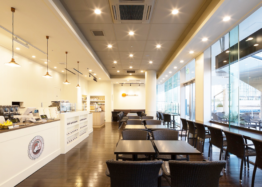「アイランド・ヴィンテージ・コーヒー(Island Vintage Coffee)横浜ベイクォーター店」の店内