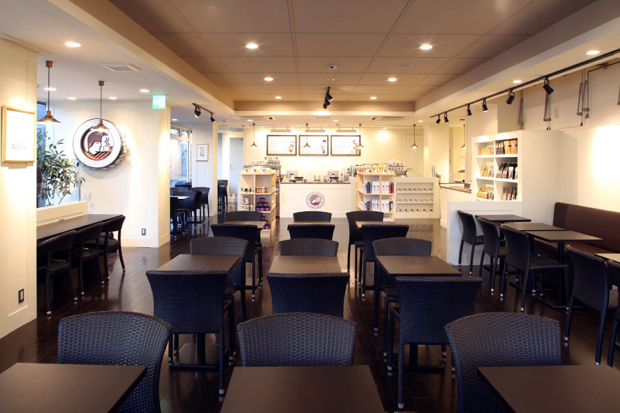 「アイランド ヴィンテージ コーヒー (Island Vintage Coffee)表参道店」の店内