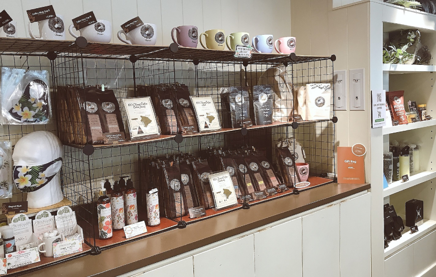 「アイランド ヴィンテージ コーヒー （Island Vintage Coffee）表参道店」の店内（物販棚）