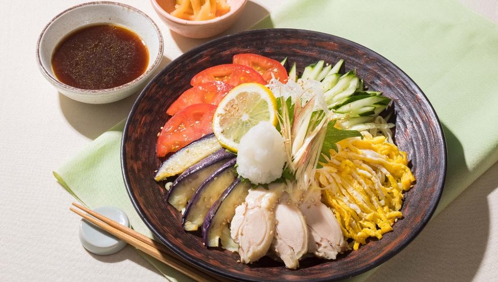 「夏野菜と鶏肉の冷やし麺」
