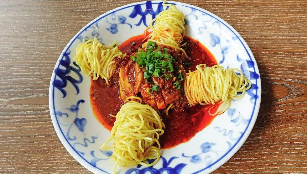 「伝説の涼麺鶏」
