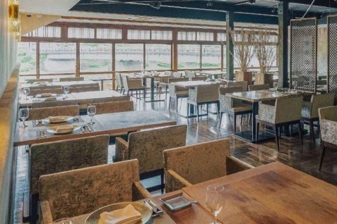 「 LE UN 鮒鶴京都鴨川リゾート」の店内