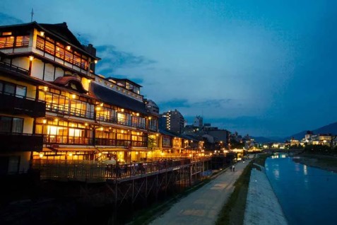 「 LE UN 鮒鶴京都鴨川リゾート」の外観