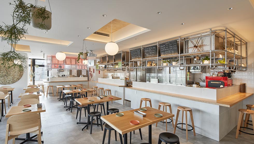『Kimchi, Durian, Cardamom,,,』の「店内」
