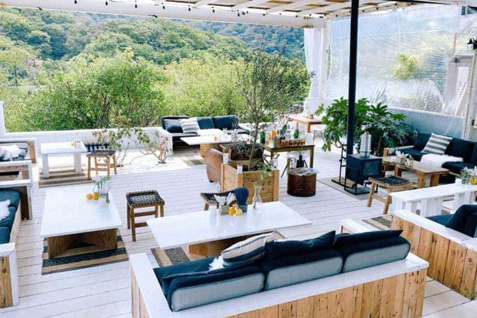 「THE HOUSE FARM」店内テラス席