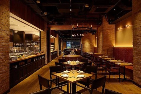 「CEDAR THE CHOP HOUSE & BAR」の店内